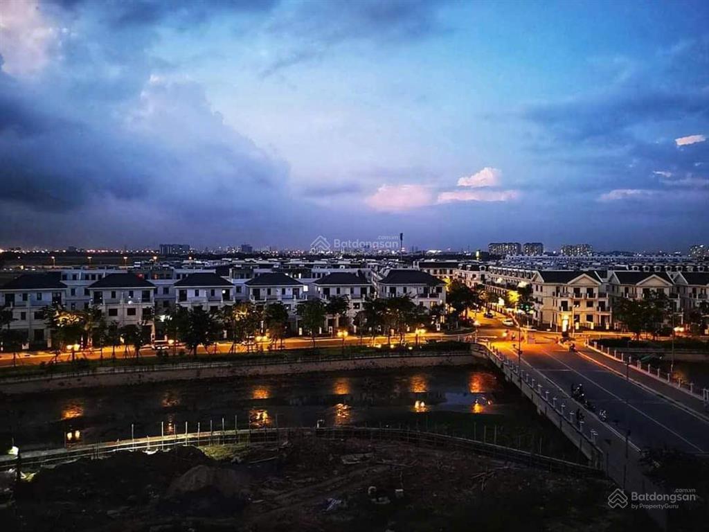 Bán gấp căn hộ quận 2  nội thất đầy đủ, có sẵn hđ thuê, view nhà phố, biệt thự
