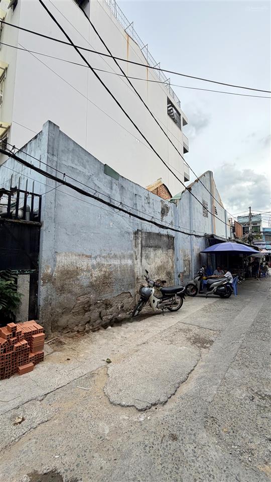Bán đất lô góc mt lê quang định, ko lg hẻm. dttt 83m2 vuông vức khu vực được xây 5t btct, chỉ 21t.
