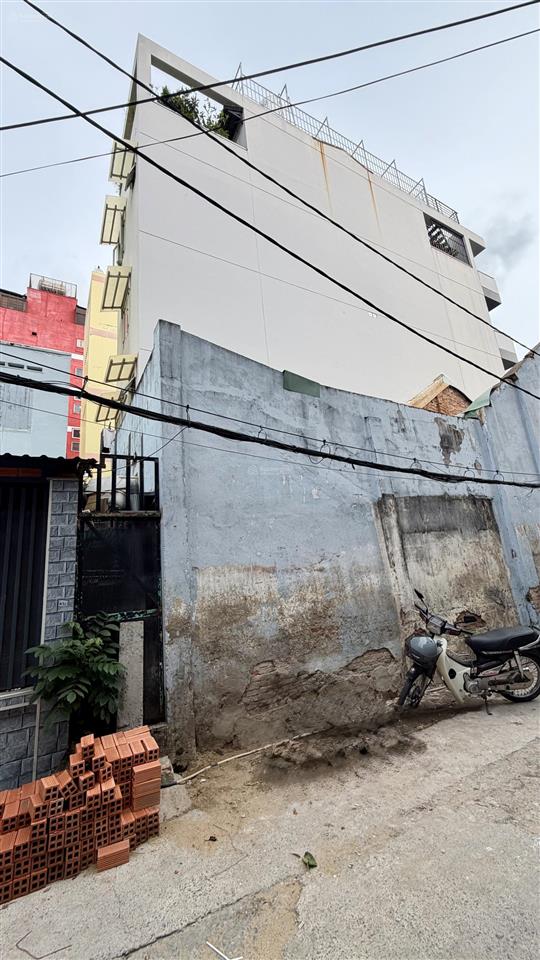 Bán đất lô góc mt lê quang định, ko lg hẻm. dttt 83m2 vuông vức khu vực được xây 5t btct, chỉ 21t.