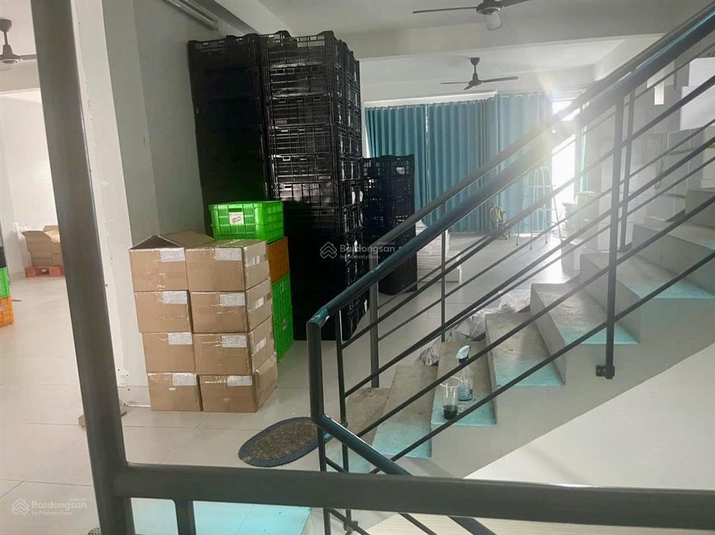 Cc bán mặt tiền kd trịnh quang nghị q8, dt 10*22(cn 220m2) 3t, đang cho thuê 80tr/th. giá chỉ 21t.