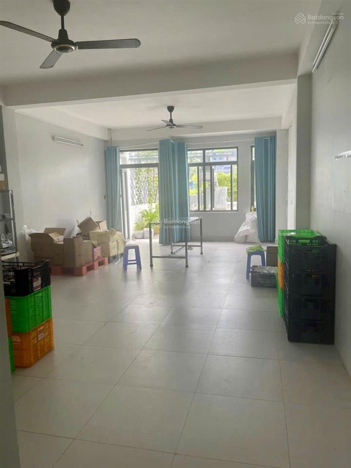 Cc bán mặt tiền kd trịnh quang nghị q8, dt 10*22(cn 220m2) 3t, đang cho thuê 80tr/th. giá chỉ 21t.