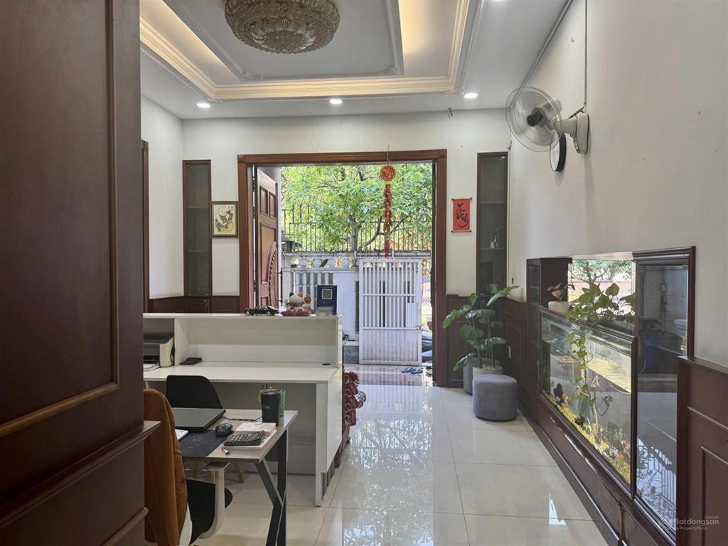 Bán biệt thự mặt tiền lê thúc hoạch tân phú 164.5m2 ngang 8m vuông vức, đang cho thuê 30tr/th, 30tỷ