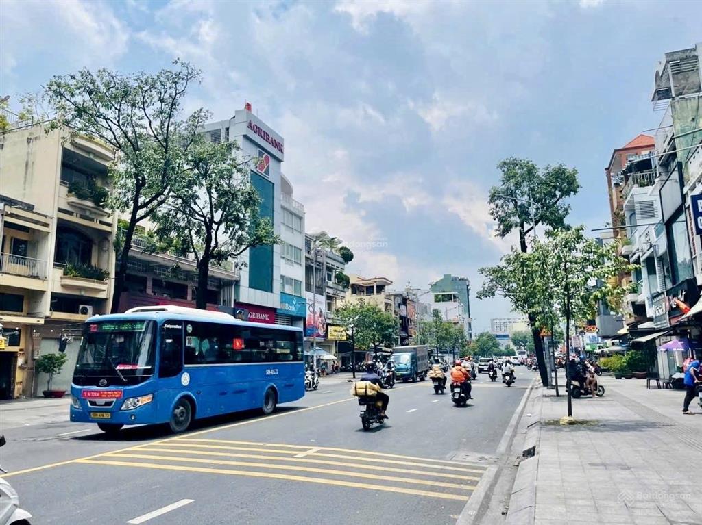 Kẹt ngân hàng cần bán gấp mặt tiền hậu giang p6 q6. dt 4,5*15m, 4t btct đang cho thuê shop 32tỷ