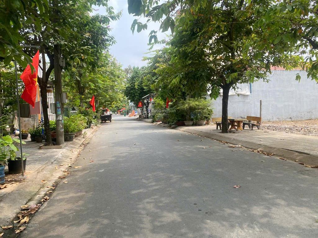 9,4 tỷ /140m2  mặt tiền kinh doanh quán cafe, quán ăn ngay sát vinhomes q9