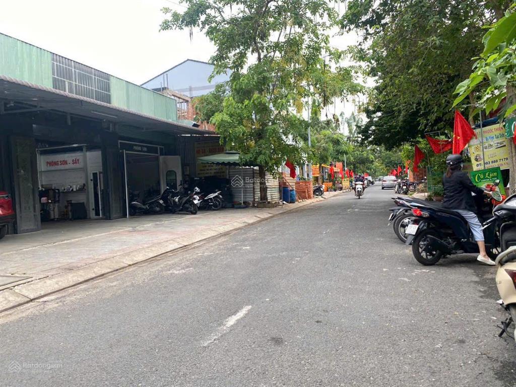 9,4 tỷ /140m2  mặt tiền kinh doanh quán cafe, quán ăn ngay sát vinhomes q9