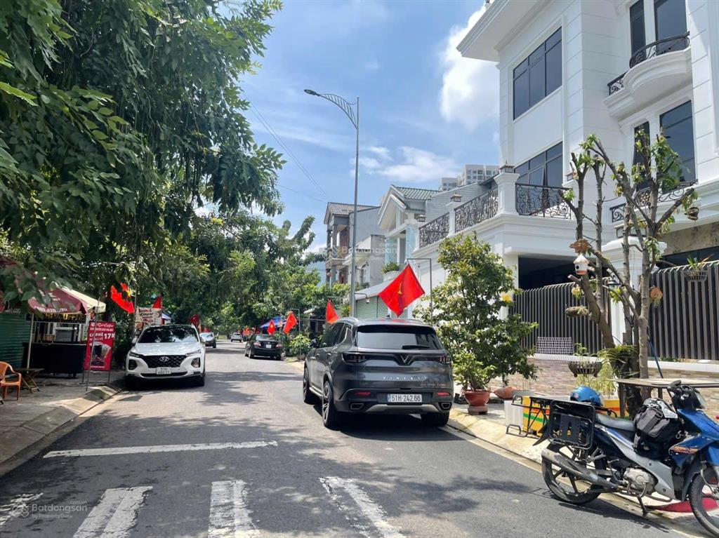 Giảm giá còn 7,5 tỷ  mà được lô đẹp kinh doanh ngay vinhomes q9