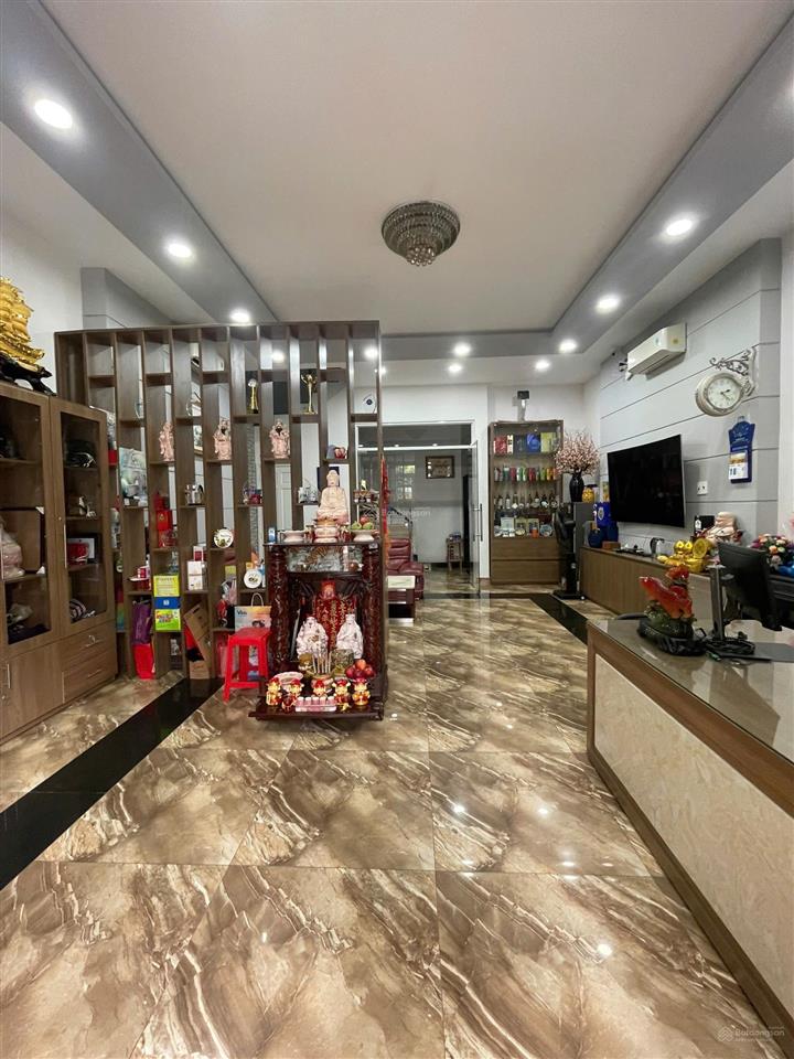 Cao ốc văn phòng 5 tầng mặt tiền nguyễn hồng đào  hạ 8 tỷ về còn 19 tỷ thương lượng