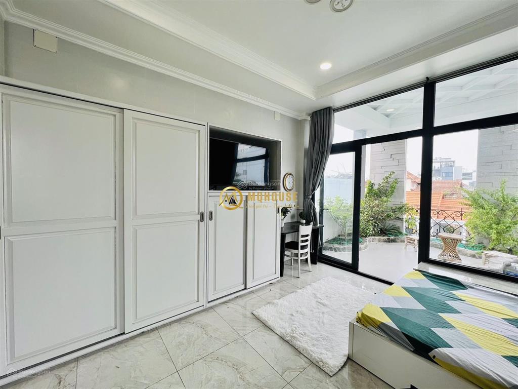 Căn hộ ban công sân vườn thoáng mát full nt  thang máy  phan xích long  cầu kiệu