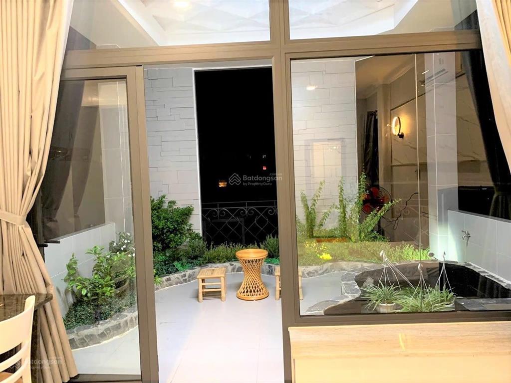 Căn hộ ban công sân vườn thoáng mát full nt  thang máy  phan xích long  cầu kiệu