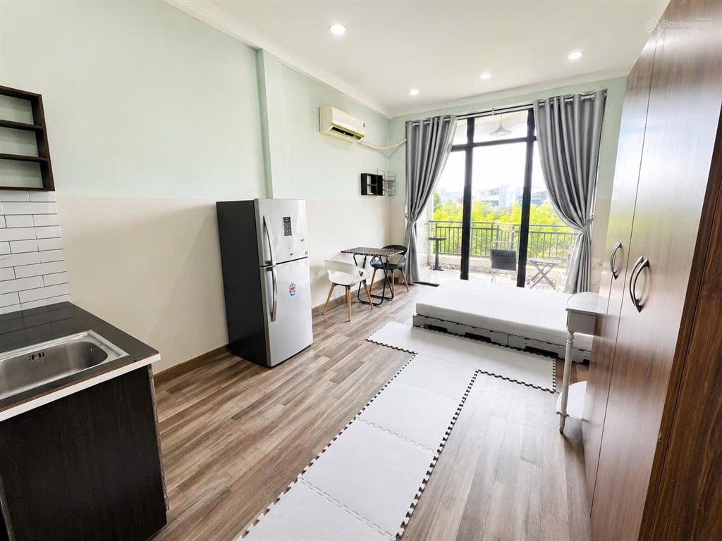 Căn hộ studio ban công thoáng view sông mặt tiền hoàng sa  ngay cầu công lý quận 3
