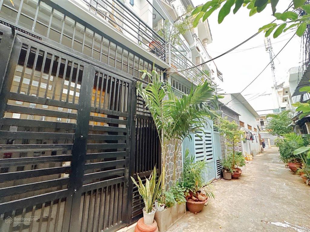 Nhà đẹp phú thuận  quận 7  2 tầng đúc kiên cố  3pn  chỉ 6.1 tỷ