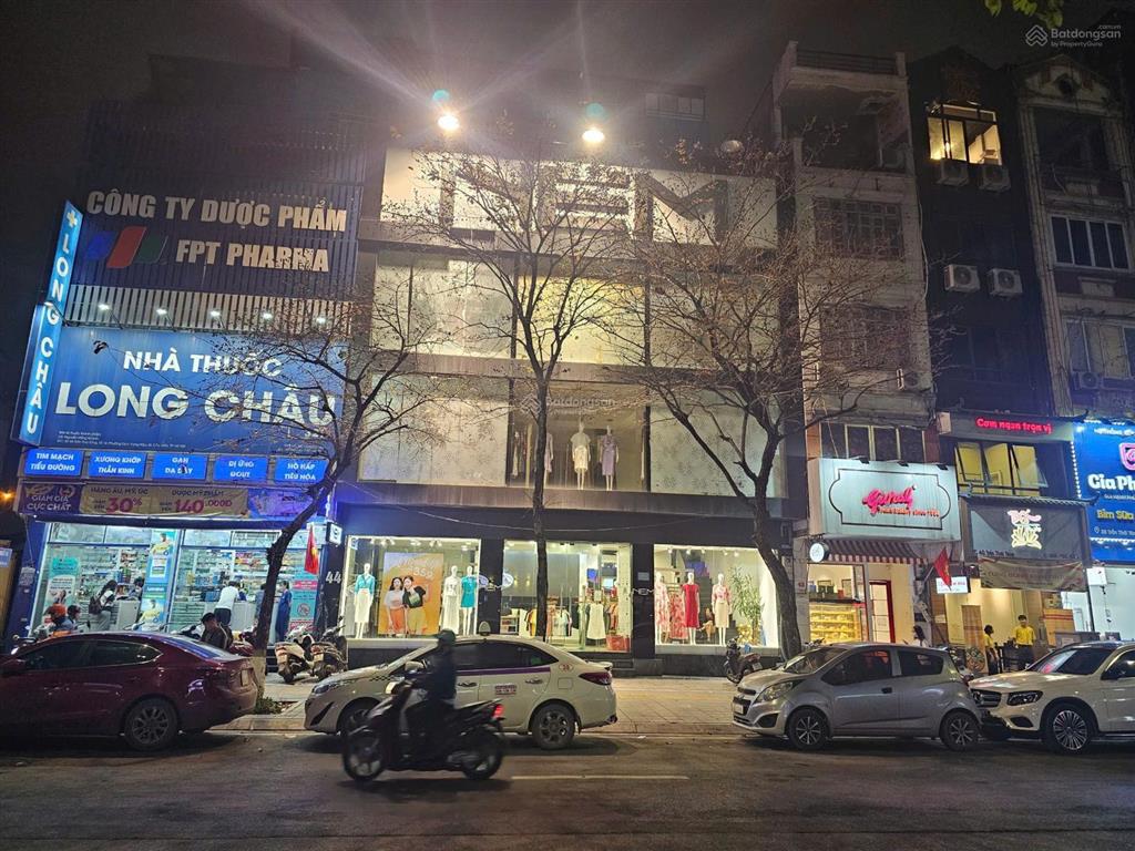 Cho thuê nhà mặt đường trần thái tông, cầu giấy 3 tầng 300m2, mặt tiền 12m, vị trí đắc địa