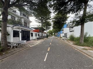 Bán gấp 3,5 tỷ lô đất view biệt thự kdc 135