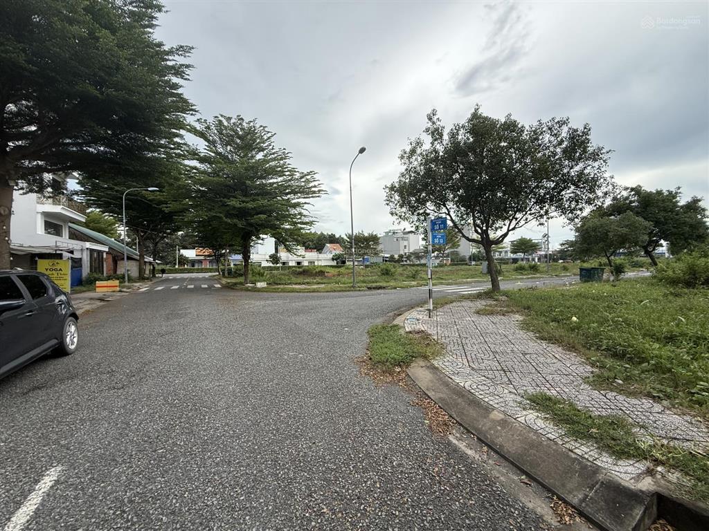 Bán gấp 3,5 tỷ lô đất view biệt thự kdc 135