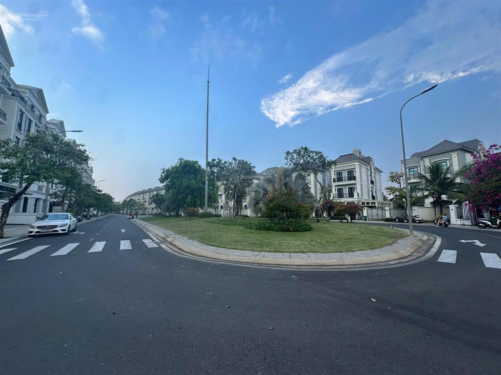 Bán gấp biệt thự độc bản 139 323m2 giá 74 tỷ tốt nhất trục v3 tại vinhomes grand park