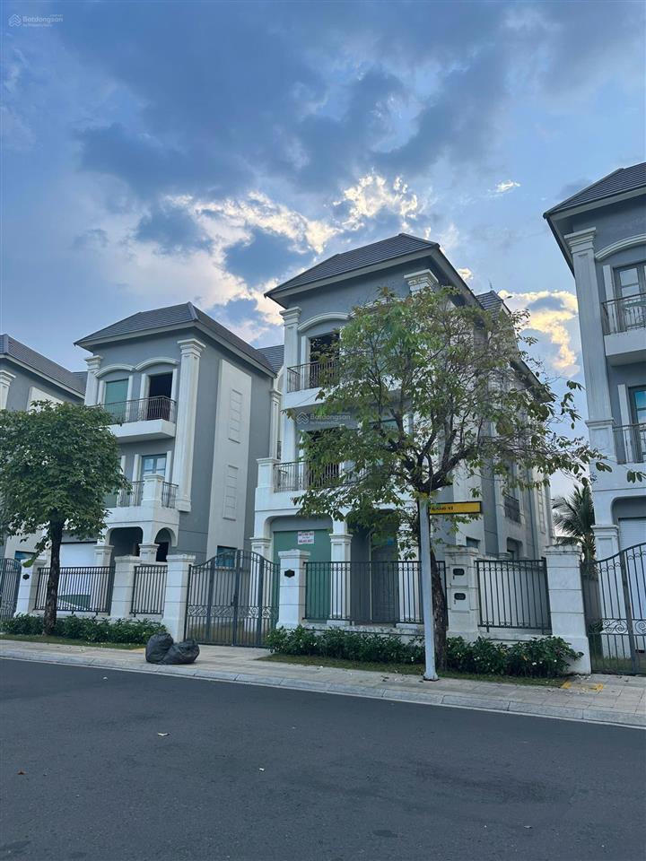Bán gấp biệt thự độc bản 139 323m2 giá 74 tỷ tốt nhất trục v3 tại vinhomes grand park