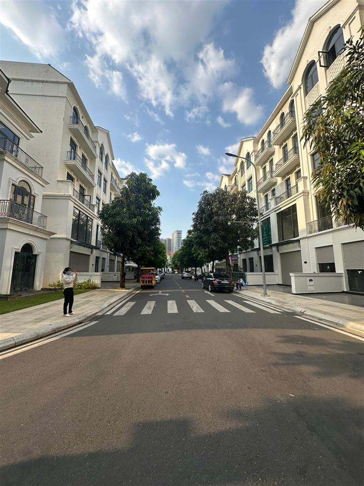 Chủ gửi bán nhà phố kế góc 144m2 đã có sổ đang có hđt tại vinhomes grand park