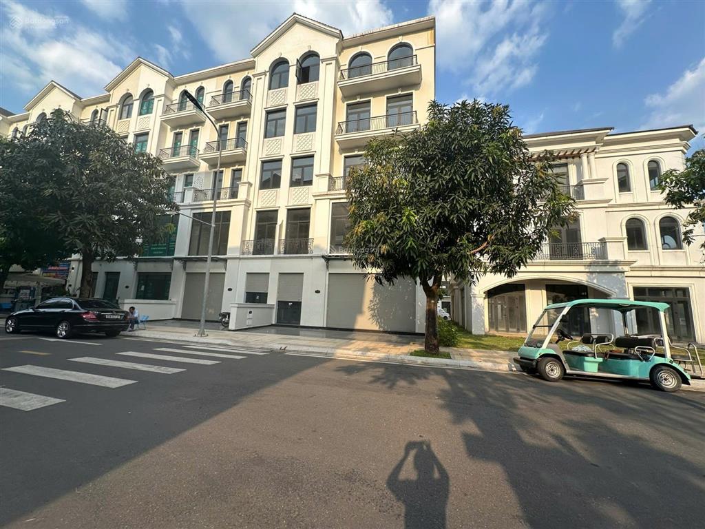 Chính chủ bán nhà phố liền kề 126m² sẵn sổ và hđt giá 23,5 tỷ tại vinhomes grand park