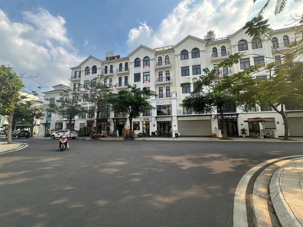 Chính chủ bán nhà phố liền kề 126m² sẵn sổ và hđt giá 23,5 tỷ tại vinhomes grand park