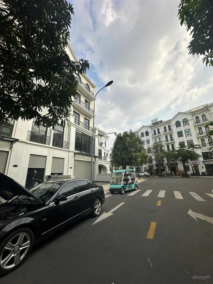 Chính chủ bán nhà phố liền kề 126m² sẵn sổ và hđt giá 23,5 tỷ tại vinhomes grand park