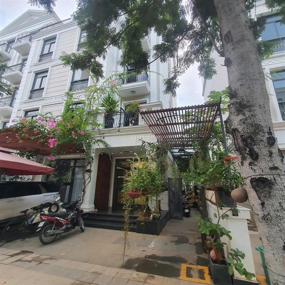 Bán gấp nhà phố lk đơn giá tốt nhất 162m2 manhattan 25,5 tỷ tại vhgp q9