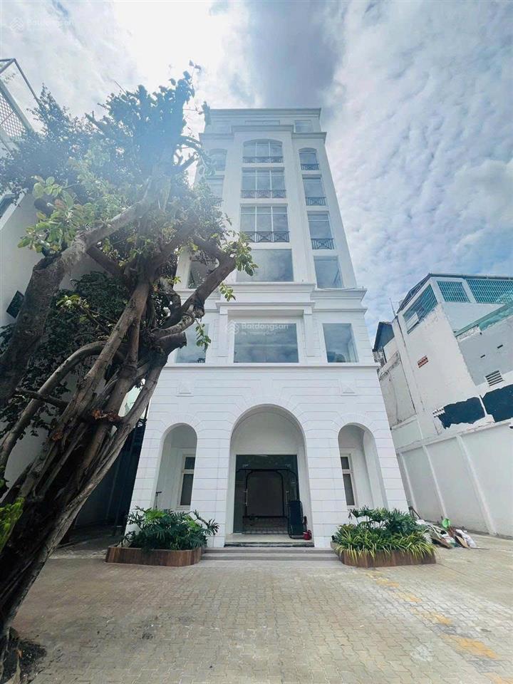 Cho thuê tòa nhà mặt tiền đường hoàng diệu, quận phú nhuận