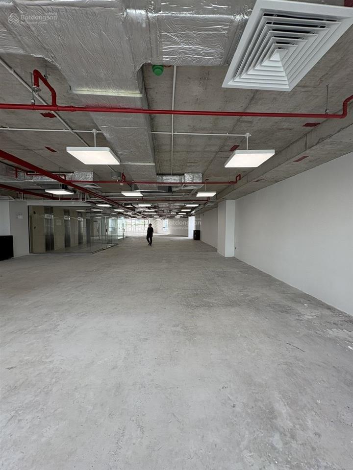 Tòa nhà mặt tiền 3 tháng 2 ngay vòng xoay dân chủ quận 10  dt 9 x 22m kc hầm + 5 lầu