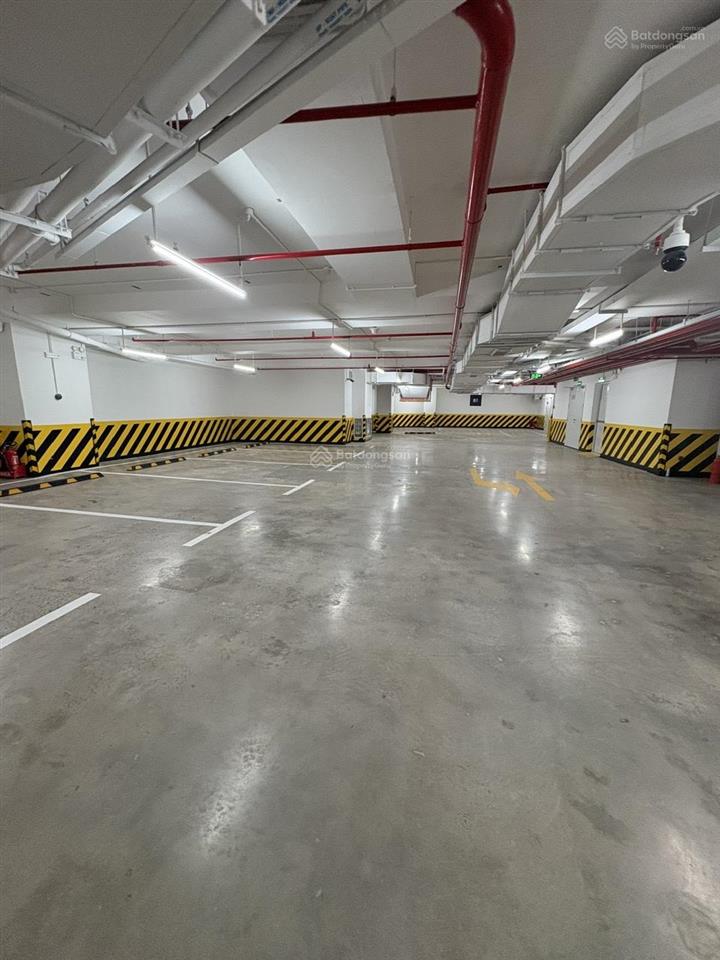 Tòa nhà mặt tiền 3 tháng 2 ngay vòng xoay dân chủ quận 10  dt 9 x 22m kc hầm + 5 lầu