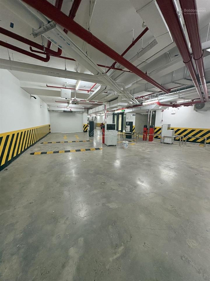 Tòa nhà mặt tiền 3 tháng 2 ngay vòng xoay dân chủ quận 10  dt 9 x 22m kc hầm + 5 lầu