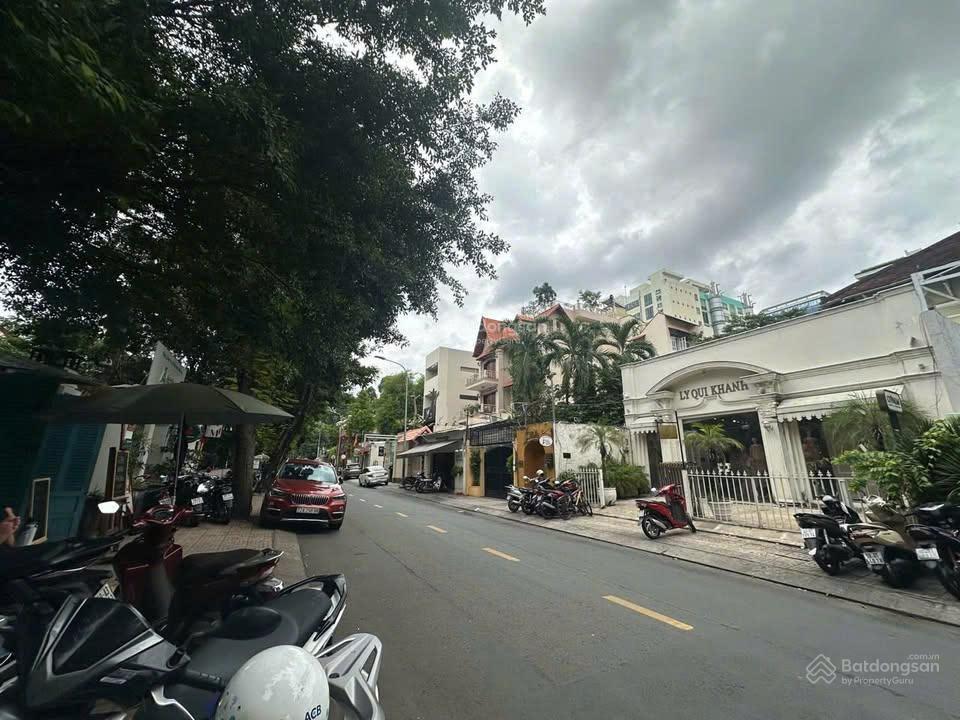Quận 3  biệt thự sân vườn khu sang trọng dtsd 590m2