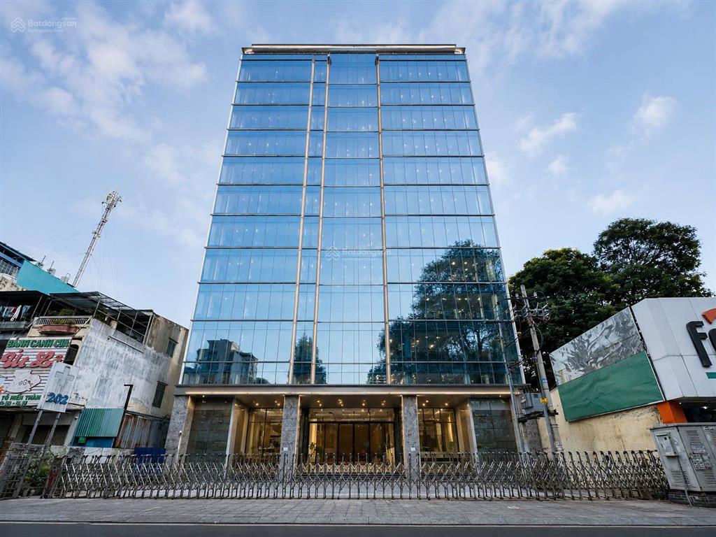 Tòa nhà mt phan đình giót, tân bình  2.900m2 300 triệu/tháng. kết cấu 2 hầm 11 tầng 2 thang máy