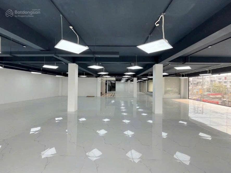 Cho thuê nhà mặt tiền góc ngã tư nguyễn thị minh khai  hai bà trưng, quận 1