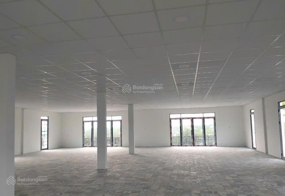 Cho thuê nhà mặt tiền góc ngã tư nguyễn thị minh khai  hai bà trưng, quận 1