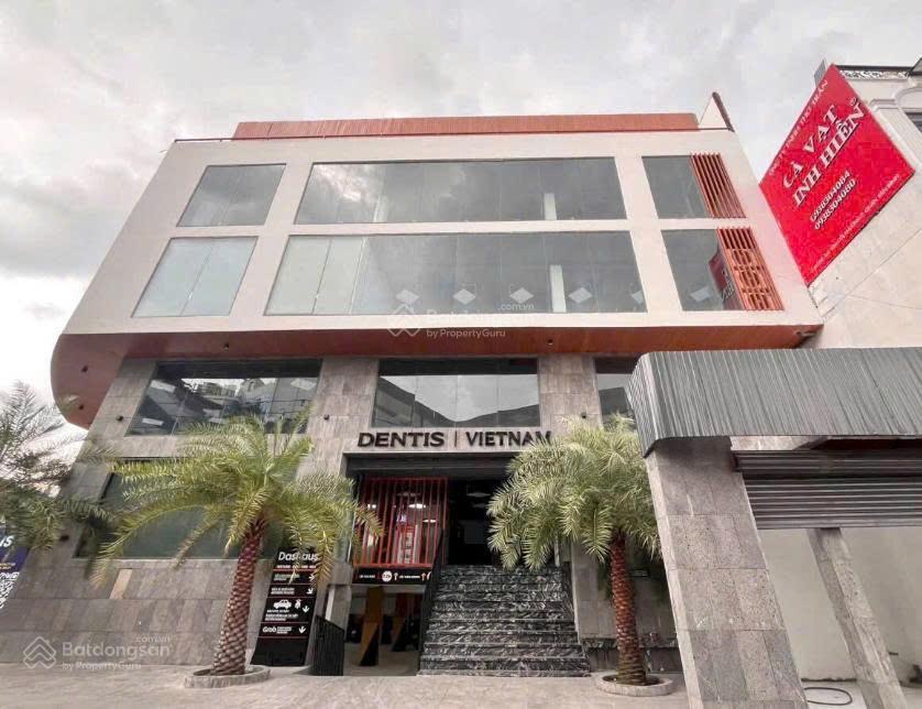 Cho thuê nhà mặt tiền góc ngã tư nguyễn thị minh khai  hai bà trưng, quận 1