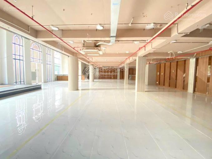 Cho thuê nhà mặt tiền cực đẹp trung tâm cmt8, quận 1