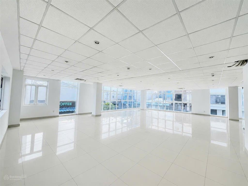 2mt bến nghé quận 1 vị trí đẹp  7 x 24m trệt + lửng + 4 lầu giá thuê 170 triệu/tháng