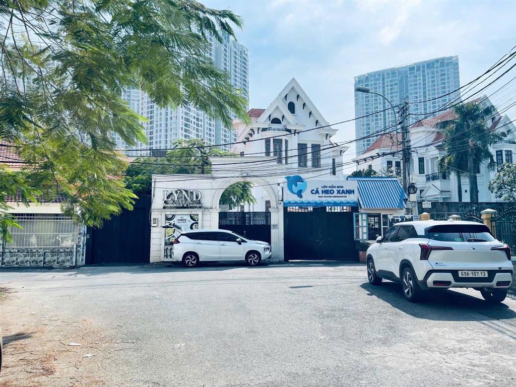 Biệt thự sân vườn 1.000m có hồ bơi vị trí đẹp nguyễn ư dĩ q21 trệt, 2 lầu4500$