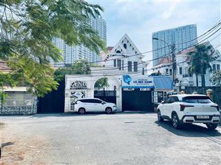 Biệt thự sân vườn 1.000m có hồ bơi vị trí đẹp nguyễn ư dĩ q21 trệt, 2 lầu4500$
