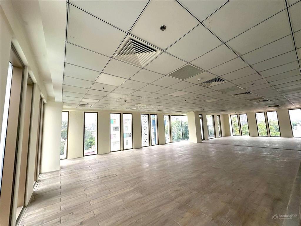 Mặt tiền cộng hòa trung tâm tân bình  12 x 35m 2 hầm  trệt  8 lầu giá thuê 250 triệu/tháng