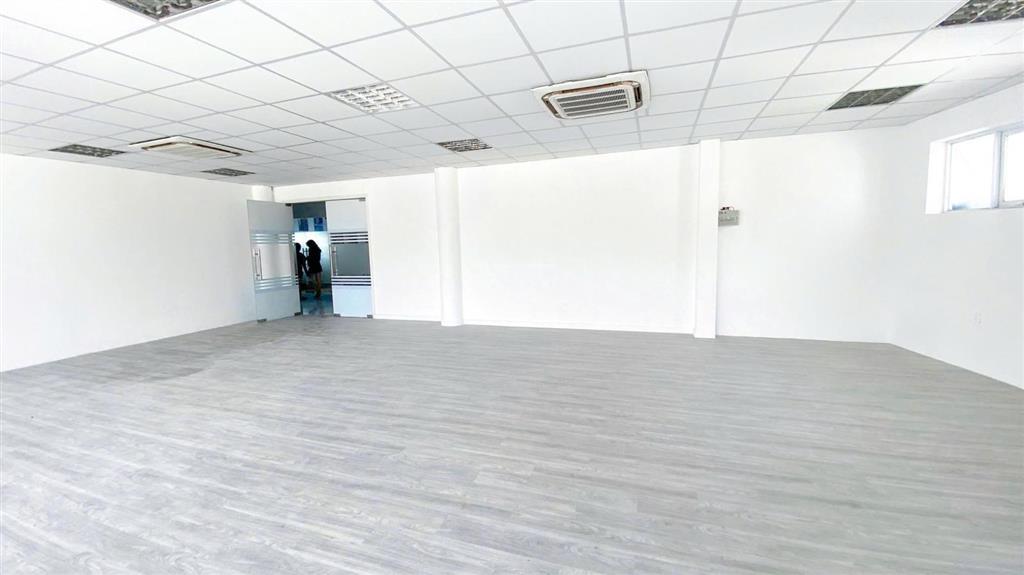2mt trần não lương định của q2  15 x 30m, kết cấu trệt 4 lầu, giá thuê 150 triệu/tháng
