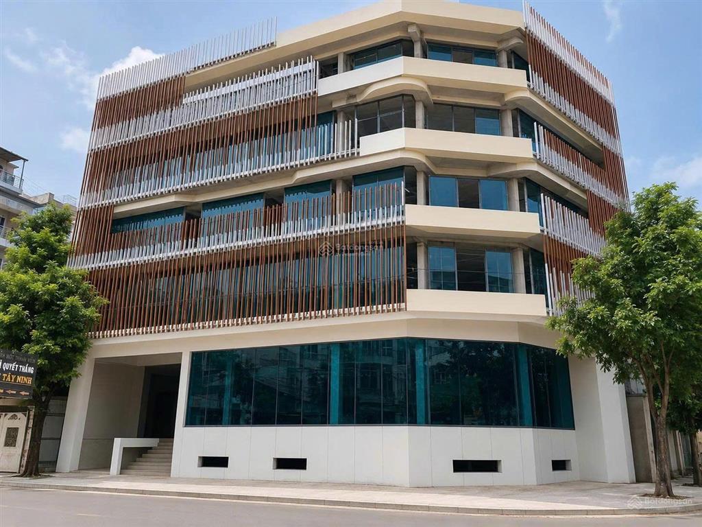 2mt trần não lương định của q2  15 x 30m, kết cấu trệt 4 lầu, giá thuê 150 triệu/tháng
