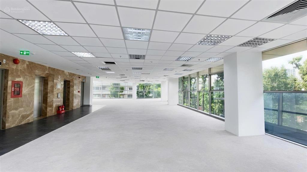 Mặt tiền lê lai q10  10 x 30m kết cấu hầm trệt 5 lầu giá thuê 320 triệu/tháng