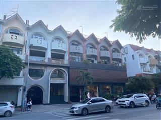 Mặt tiền hồ xuân hương, q.3 (góc trương định) 15x25m 7.000$/tháng