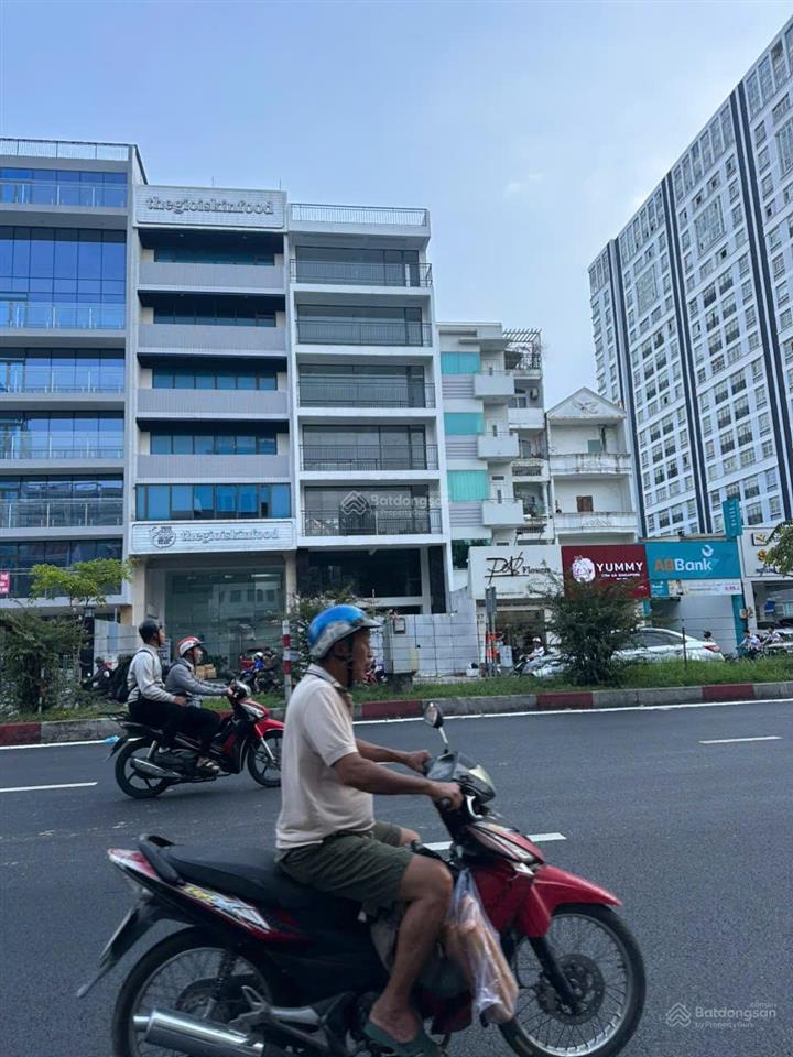 Tòa nhà mới xây dựng hầm 7 tầng mặt tiền số 135 cộng hòa tân bình
