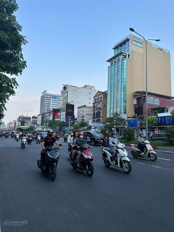 Tòa nhà mới xây dựng hầm 7 tầng mặt tiền số 135 cộng hòa tân bình