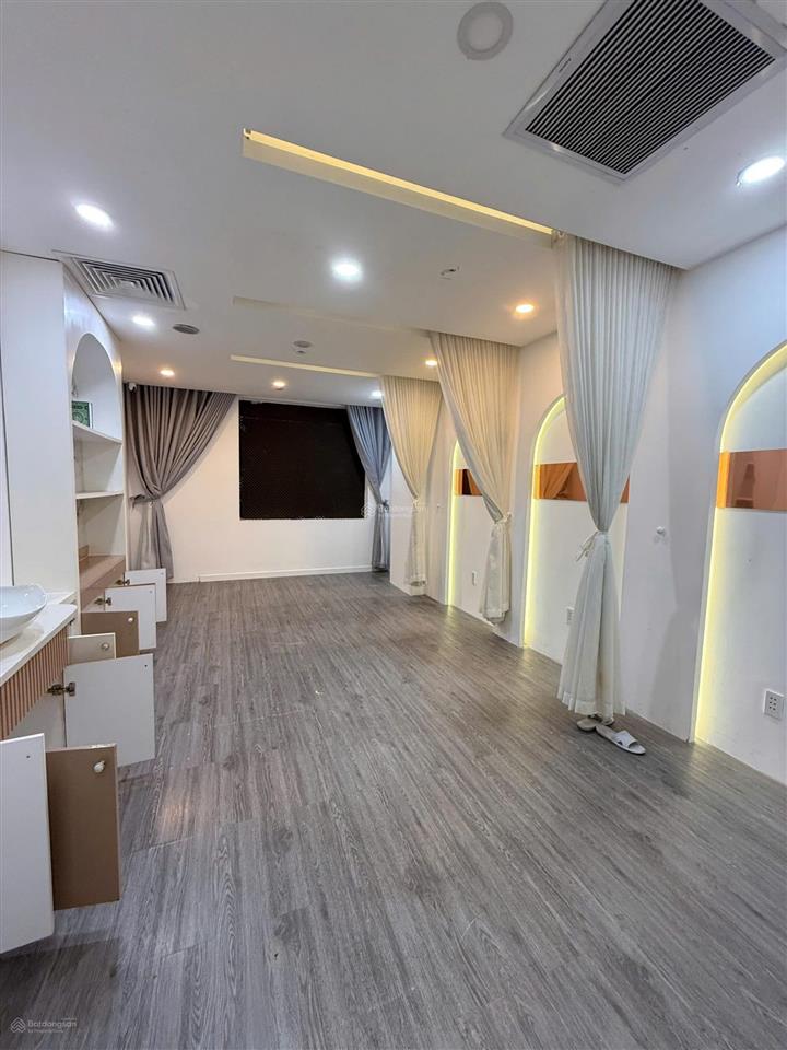Cho thuê tòa nhà mặt tiền đường ba tháng hai quận 10