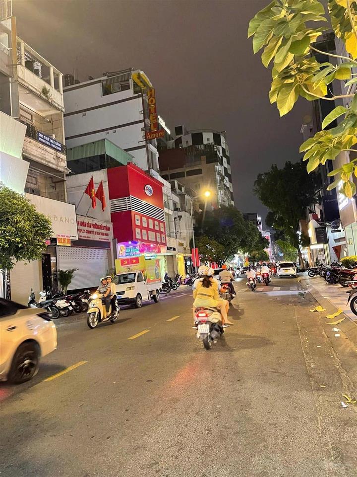 Góc ngã 6 phù đổng nhà trệt lửng 2 lầu mặt tiền 190 nguyễn trãi, quận 1
