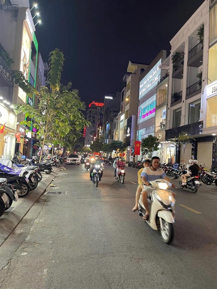 Góc ngã 6 phù đổng nhà trệt lửng 2 lầu mặt tiền 190 nguyễn trãi, quận 1