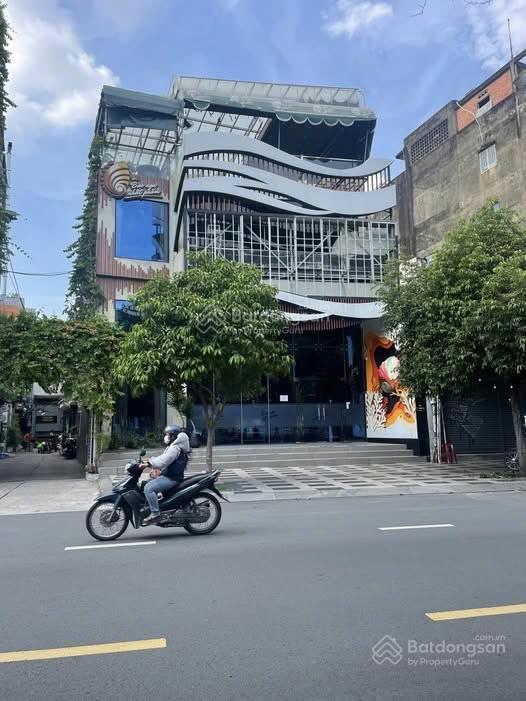 2 mặt tiền lê lai, quận 1  gần chợ bến thành  10x24m  2 tầng + sân thượng