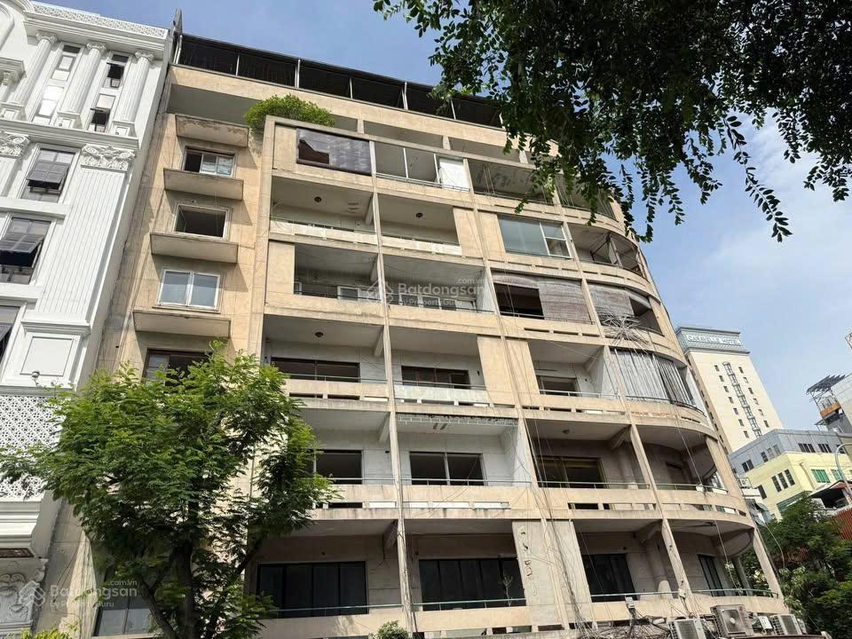 Tòa nhà góc 2 mặt tiền hai bà trưng với đông du  quận 1